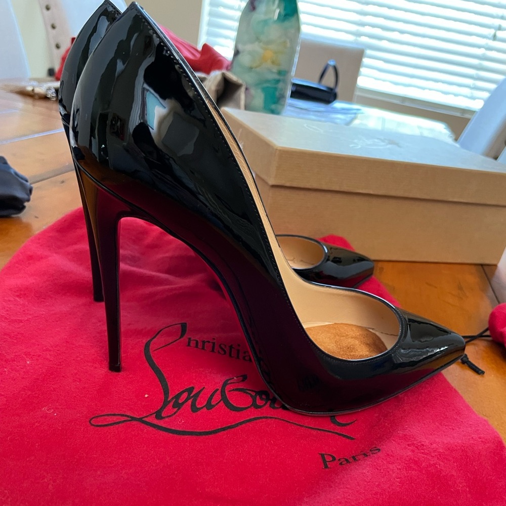 Christian Louboutin Pigalle Follies Pump Size 41